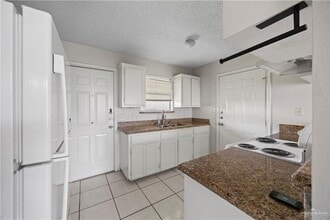 12 Fullerton Ave in McAllen, TX - Building Photo - Building Photo