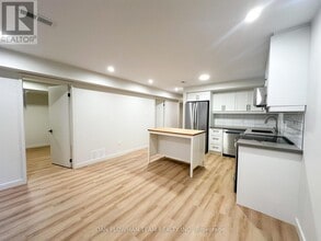 813 Groveland Ave in Oshawa, ON - Building Photo - Building Photo