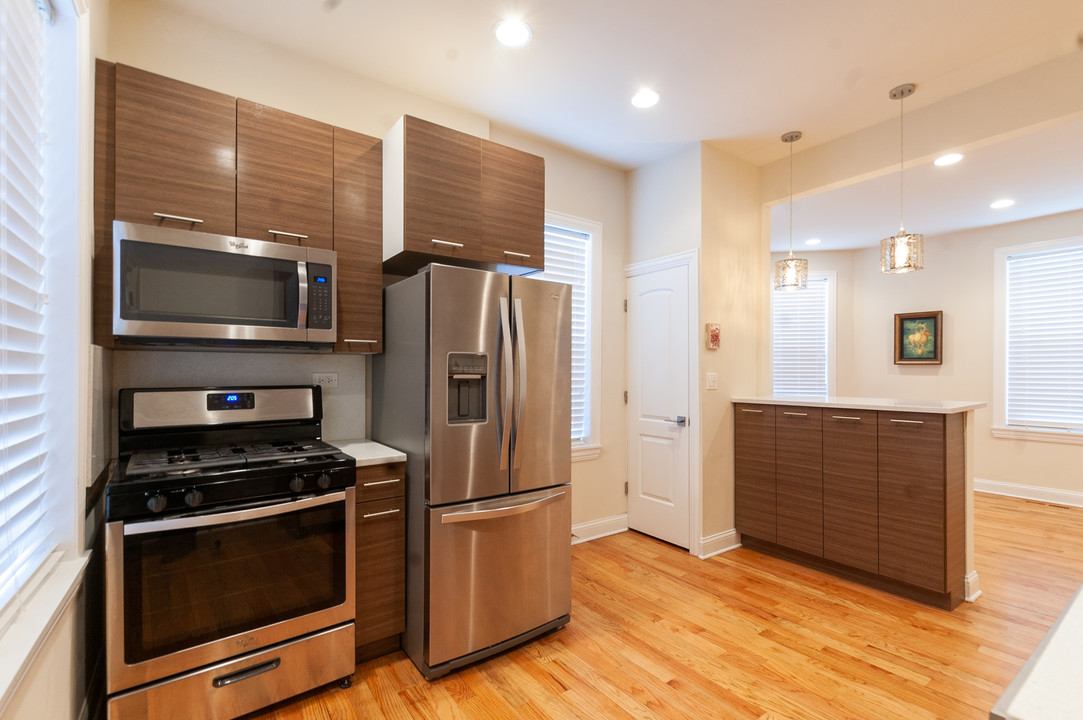 1021 N Leavitt St-Unit -1021-2 in Chicago, IL - Building Photo