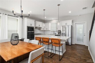 16 Chalk Rdg Dr in McAllen, TX - Building Photo - Building Photo