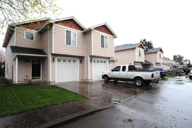 4194 Sunnyview Rd NE in Salem, OR - Foto de edificio - Building Photo