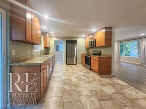 4985 Sunnyslope Rd SW in Port Orchard, WA - Building Photo - Building Photo