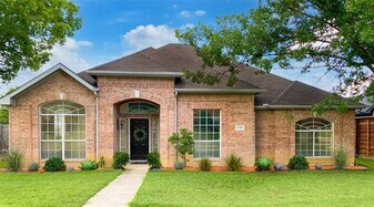 4718 Parkhaven Dr in Garland, TX - Building Photo