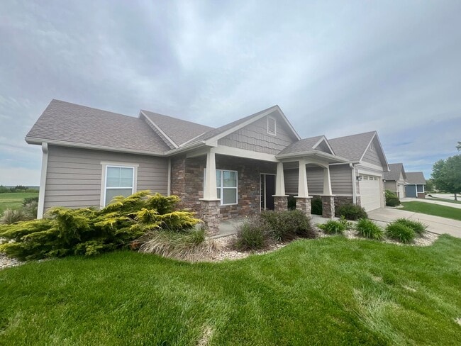 2425 Bellerive Cir in Manhattan, KS - Building Photo - Building Photo
