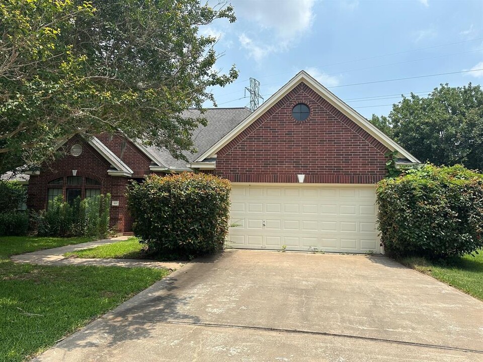 63 Parsley Ct in Lake Jackson, TX - Building Photo