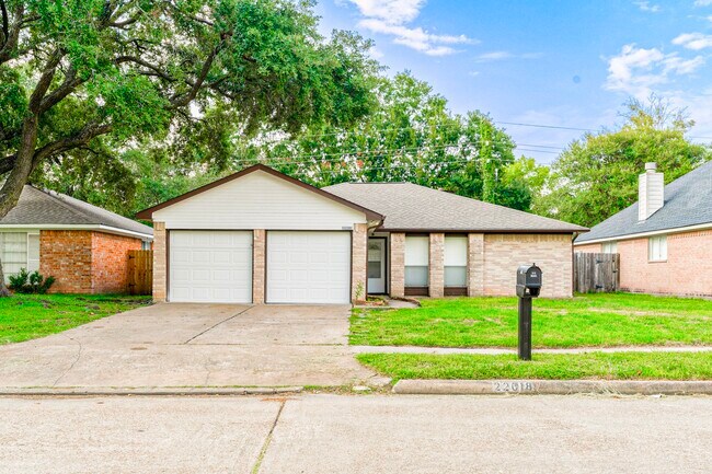 22018 Kenlake Dr