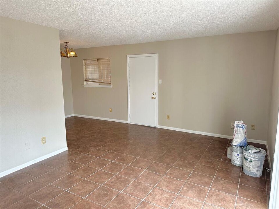 10203 Forum Park Dr-Unit -134 in Houston, TX - Building Photo