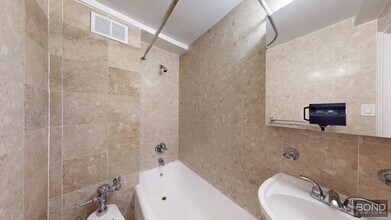 95 Christopher St in New York, NY - Building Photo - Building Photo