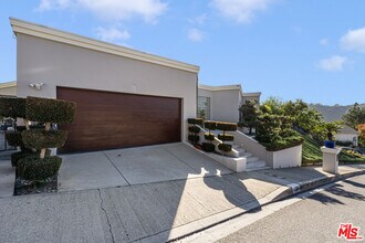 1708 Clear View Dr in Beverly Hills, CA - Building Photo - Building Photo