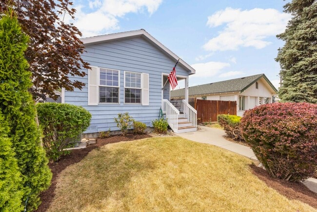 244 N Emerson Ave in Wenatchee, WA - Foto de edificio - Building Photo