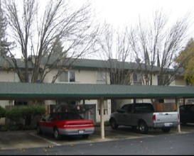 Jay Mar Apartments in Yuba City, CA - Foto de edificio - Building Photo