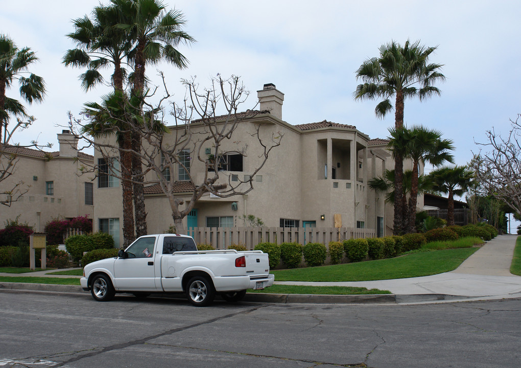 4076-4082 Promontory St in San Diego, CA - Building Photo