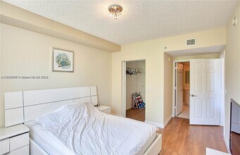 17145 N Bay Rd, Unit 4409 in Sunny Isles Beach, FL - Building Photo - Building Photo