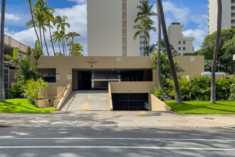 Colony Surf Building in Honolulu, HI - Building Photo - Building Photo