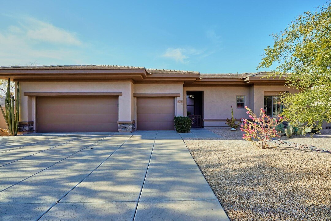 7298 E Brisa Dr in Scottsdale, AZ - Building Photo