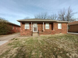 761 E Rose Dr in Midwest City, OK - Building Photo