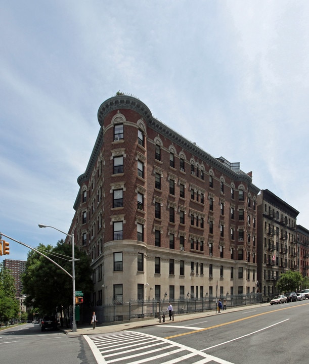 The Rio II Gallery in New York, NY - Building Photo