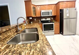 17014 SW 39th St in Miramar, FL - Building Photo - Building Photo