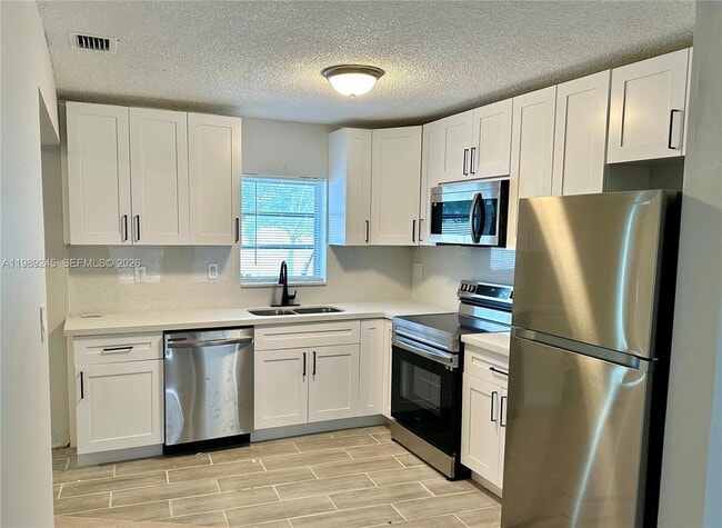 2600 NE 8th Ave in Pompano Beach, FL - Building Photo - Building Photo