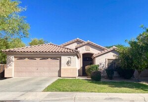 374 W Oriole Way in Chandler, AZ - Building Photo