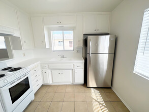 14616 Osage Ave, Unit D in Lawndale, CA - Foto de edificio - Building Photo