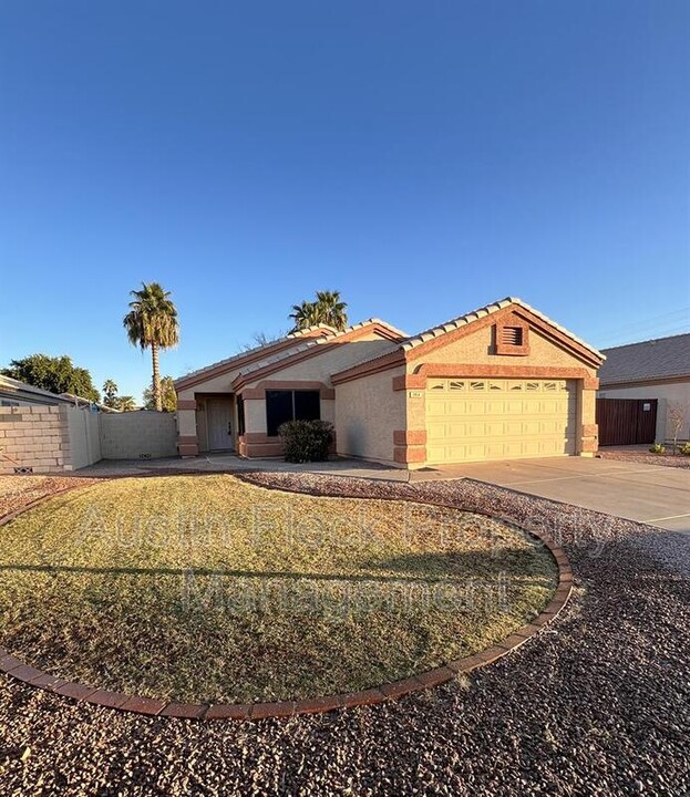 1914 E Appaloosa Rd in Gilbert, AZ - Foto de edificio