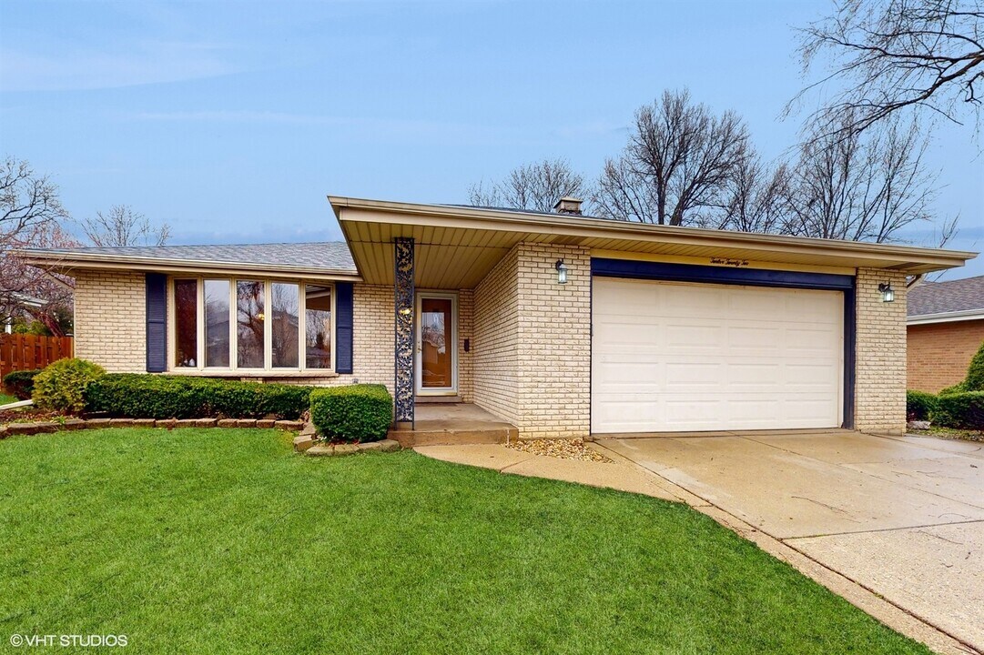 1222 Glenn Ln in Mount Prospect, IL - Building Photo