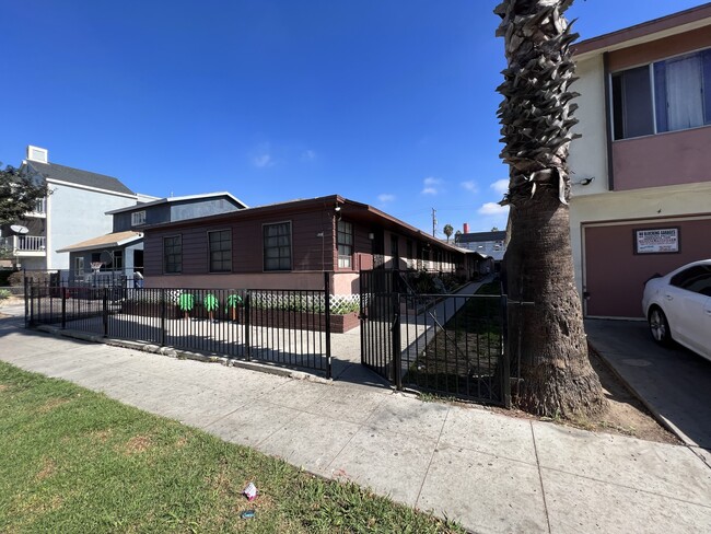 1868 Locust Ave in Long Beach, CA - Building Photo - Building Photo