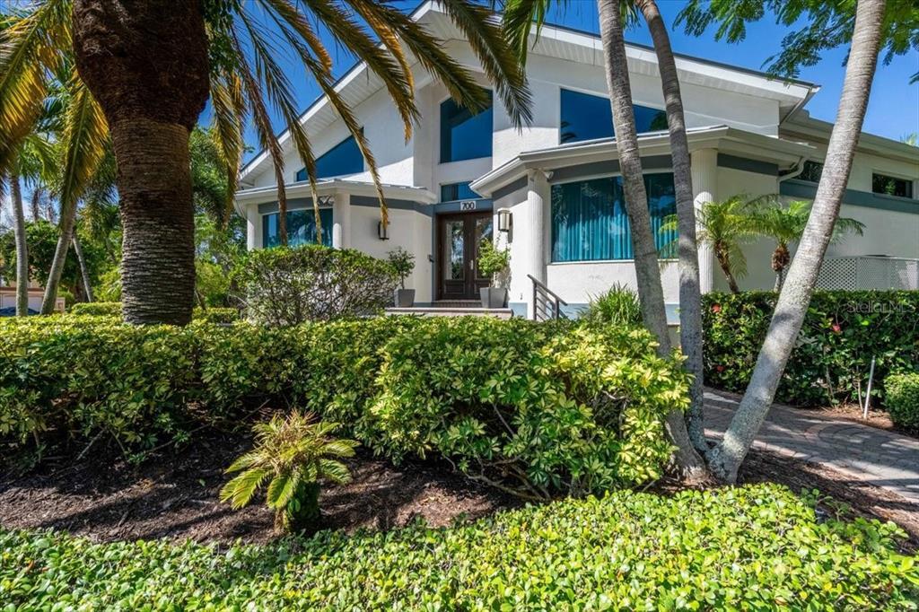 700 Hide Away Bay Ln in Longboat Key, FL - Foto de edificio