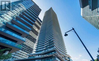 38 Annie Craig Dr in Toronto, ON - Building Photo