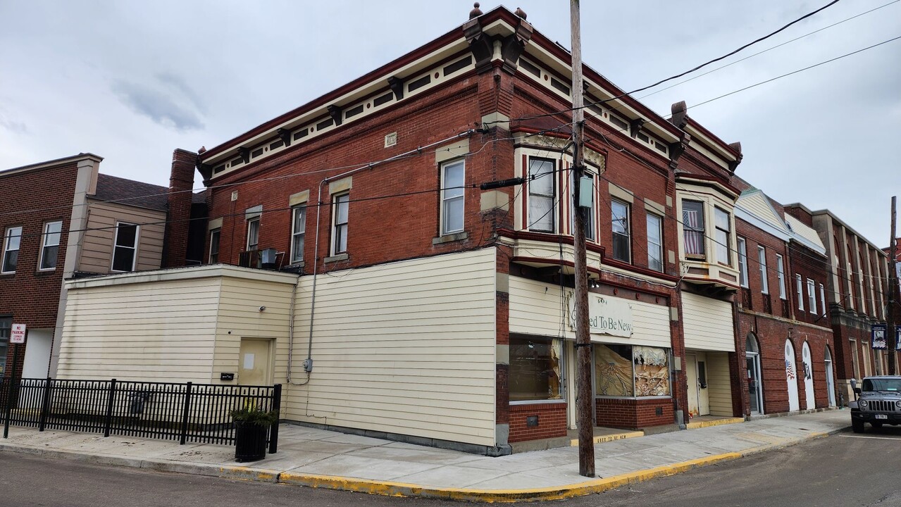 26 Pine St in Bradford, PA - Building Photo