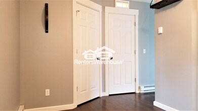 317 Nicole Ln in River Falls, WI - Foto de edificio - Building Photo
