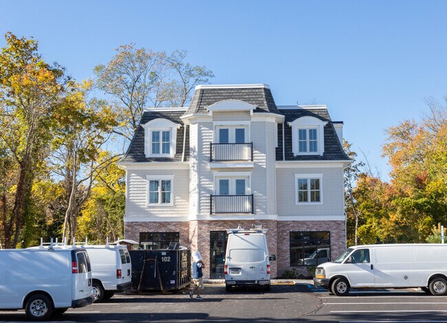 280 E Main St in Oceanport, NJ - Foto de edificio - Building Photo