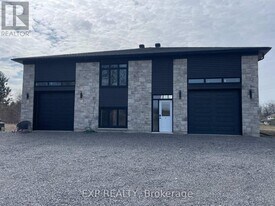 293 Flat Rapids Rd in Arnprior, ON - Building Photo