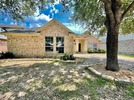 8327 Whisper Point Dr in Houston, TX - Building Photo