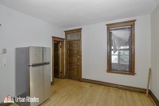 2230 W Iowa St, Unit M03B in Chicago, IL - Building Photo - Building Photo