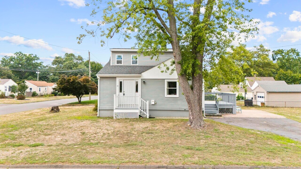 14 Lynette Dr in North Haven, CT - Building Photo