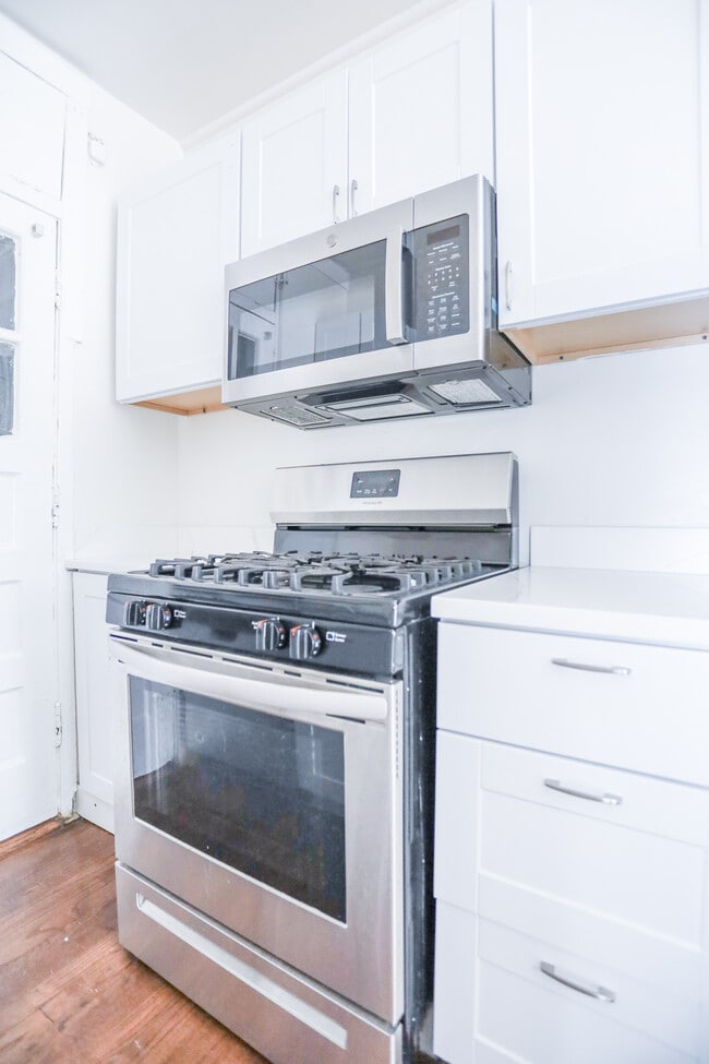 5063 N Glenwood Ave, Unit #3E