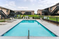 Pinehurst Apartments in Longview, TX - Building Photo - Building Photo