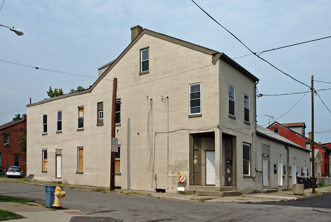 2021-2025 Russell St