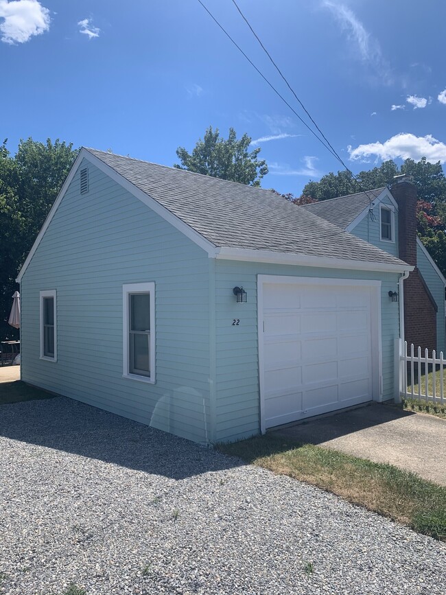 22 Menunketesuck Rd in Westbrook, CT - Foto de edificio - Building Photo
