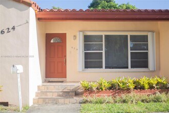 624 Westward Dr in Miami Springs, FL - Building Photo - Building Photo