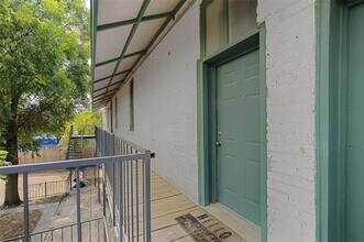 2220 S Harwood St in Dallas, TX - Foto de edificio - Building Photo