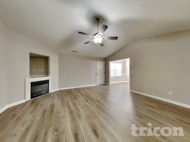 265 Whistle Way in Locust Grove, GA - Foto de edificio - Building Photo