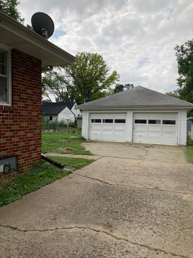 4124 Lower Beaver Rd in Des Moines, IA - Building Photo - Building Photo