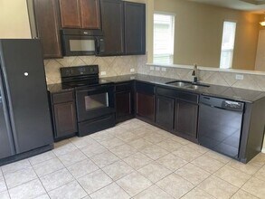 5725 Knoll Pines Pass in Austin, TX - Building Photo - Building Photo