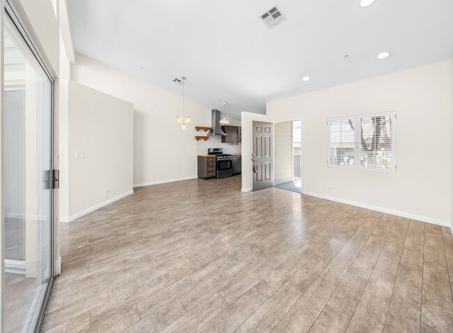 11377 Osborne Pl in Sylmar, CA - Building Photo - Building Photo