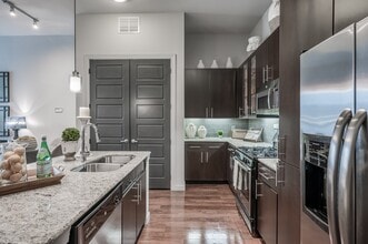 Millennium Six Pines in The Woodlands, TX - Foto de edificio - Building Photo