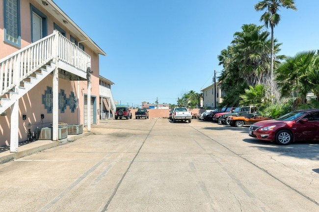 4000 Padre Blvd in South Padre Island, TX - Building Photo - Building Photo