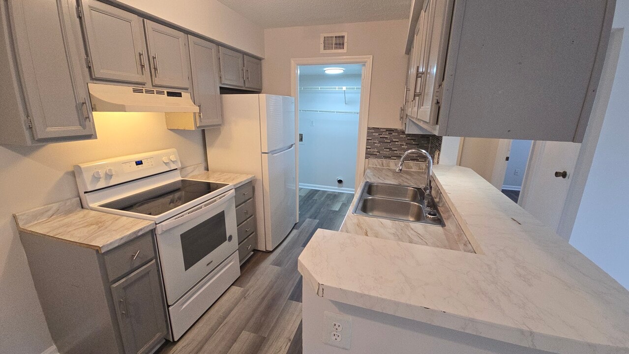 Elmtree Apartments in Columbia, SC - Building Photo